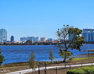 470 Executive Center Drive - Photo Thumbnail 12