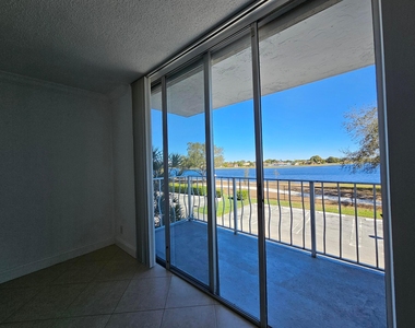 470 Executive Center Drive - Photo Thumbnail 4
