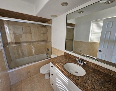 470 Executive Center Drive - Photo Thumbnail 7