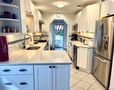 11 Delaware Avenue - Photo Thumbnail 4