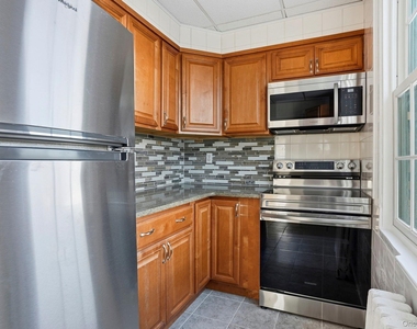 320 Simpson Place - Photo Thumbnail 8