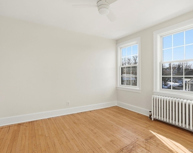 320 Simpson Place - Photo Thumbnail 14
