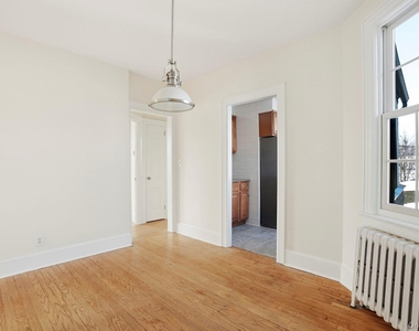 320 Simpson Place - Photo Thumbnail 7