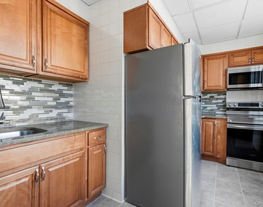 320 Simpson Place - Photo Thumbnail 9