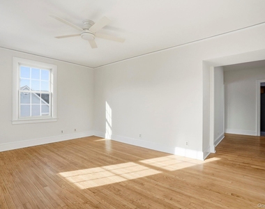 320 Simpson Place - Photo Thumbnail 4