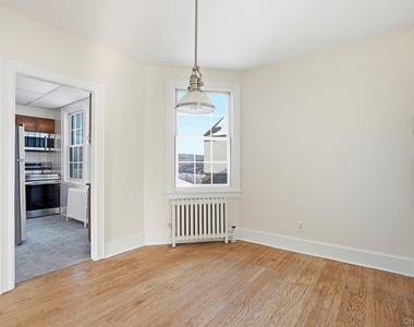 320 Simpson Place - Photo Thumbnail 5