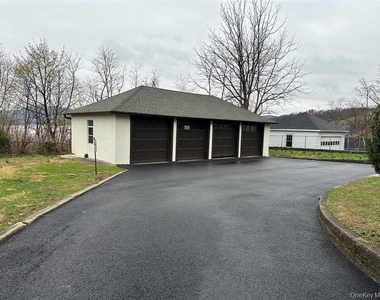 320 Simpson Place - Photo Thumbnail 17