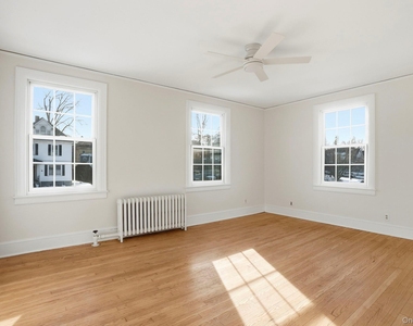 320 Simpson Place - Photo Thumbnail 11