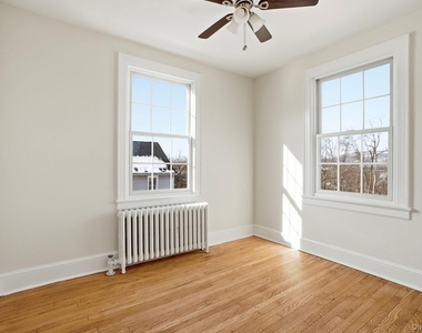 320 Simpson Place - Photo Thumbnail 12