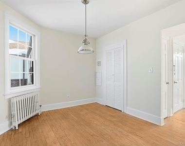 320 Simpson Place - Photo Thumbnail 6