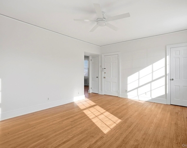 320 Simpson Place - Photo Thumbnail 2