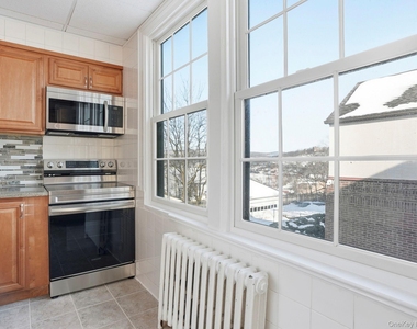 320 Simpson Place - Photo Thumbnail 10