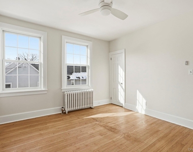 320 Simpson Place - Photo Thumbnail 13