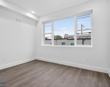 2407 W Seybert Street - Photo Thumbnail 12