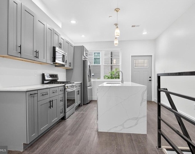 2407 W Seybert Street - Photo Thumbnail 7