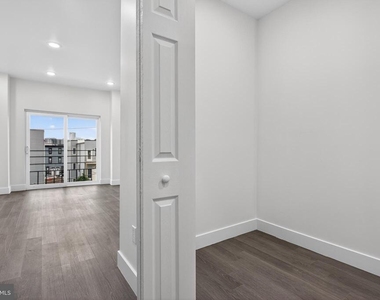 2407 W Seybert Street - Photo Thumbnail 21