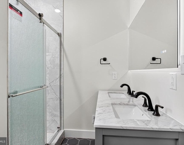 2407 W Seybert Street - Photo Thumbnail 19