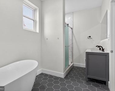 2407 W Seybert Street - Photo Thumbnail 18