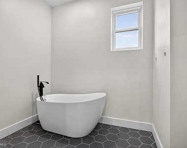 2407 W Seybert Street - Photo Thumbnail 20