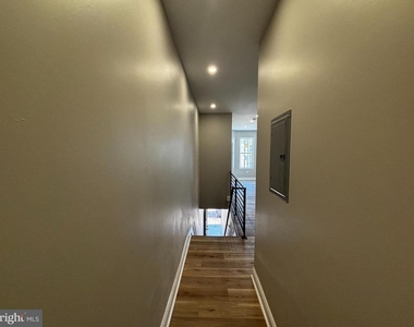 4520 N 17th Street - Photo Thumbnail 2