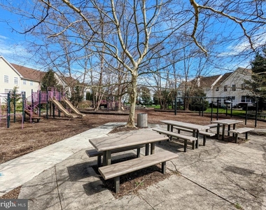 62 Shelley Circle - Photo Thumbnail 20