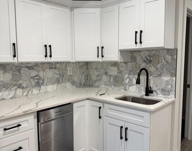 3923 Roland Avenue - Photo Thumbnail 5