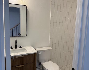 3923 Roland Avenue - Photo Thumbnail 8