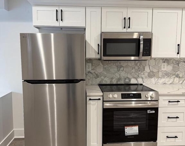 3923 Roland Avenue - Photo Thumbnail 6