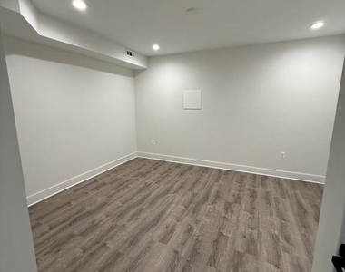 3923 Roland Avenue - Photo Thumbnail 12