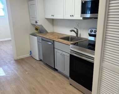 1416 Eastern Avenue Ne - Photo Thumbnail 14