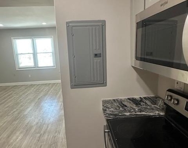 1416 Eastern Avenue Ne - Photo Thumbnail 3