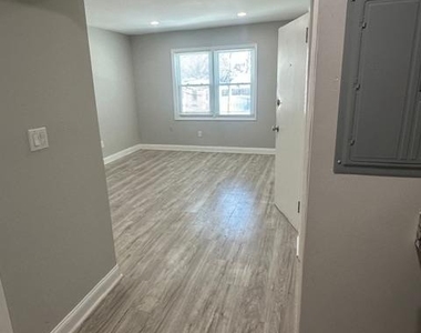1416 Eastern Avenue Ne - Photo Thumbnail 4