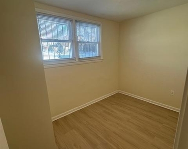 1416 Eastern Avenue Ne - Photo Thumbnail 16
