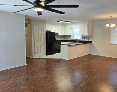 25 E North Street - Photo Thumbnail 2