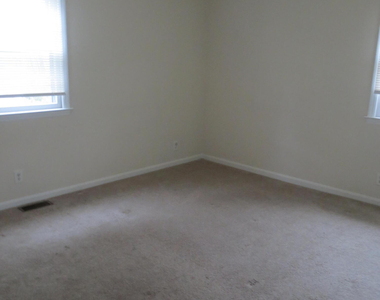 25 E North Street - Photo Thumbnail 10