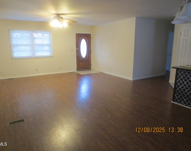 25 E North Street - Photo Thumbnail 8
