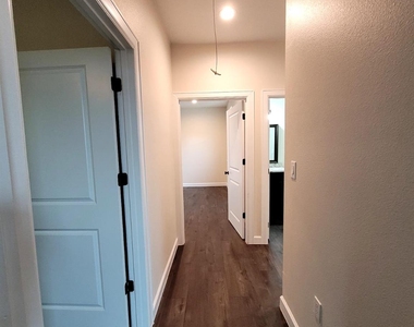 750 S Main St - Photo Thumbnail 14
