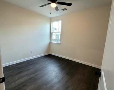 750 S Main St - Photo Thumbnail 13