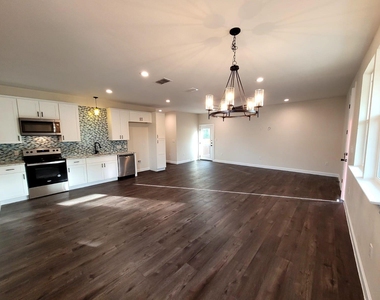 750 S Main St - Photo Thumbnail 5