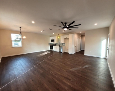 750 S Main St - Photo Thumbnail 3
