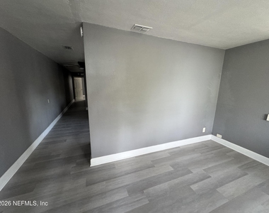 4114 Moncrief Road - Photo Thumbnail 3