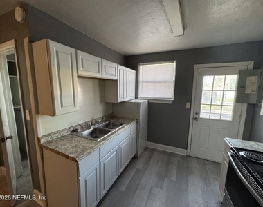 4114 Moncrief Road - Photo Thumbnail 5