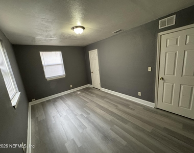 4114 Moncrief Road - Photo Thumbnail 8