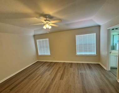2110 Ridge Wood Lane - Photo Thumbnail 12