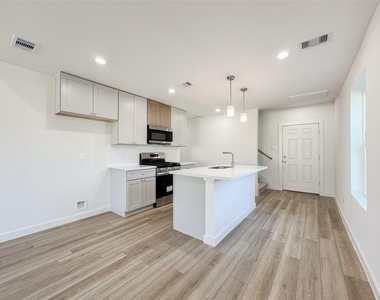 2726 Discovery Trails Court - Photo Thumbnail 8