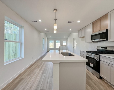 2726 Discovery Trails Court - Photo Thumbnail 5