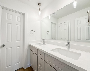 2726 Discovery Trails Court - Photo Thumbnail 25