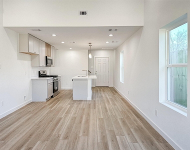 2726 Discovery Trails Court - Photo Thumbnail 17