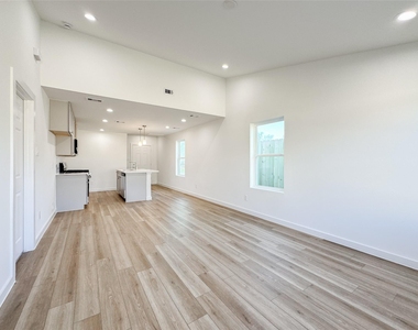 2726 Discovery Trails Court - Photo Thumbnail 19
