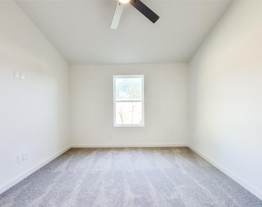 2726 Discovery Trails Court - Photo Thumbnail 22